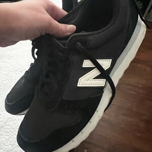 New Balance Black and White Athletic Shoes Low-Top Design